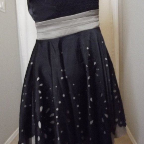 Special Event Dress - Picture 3 of 8